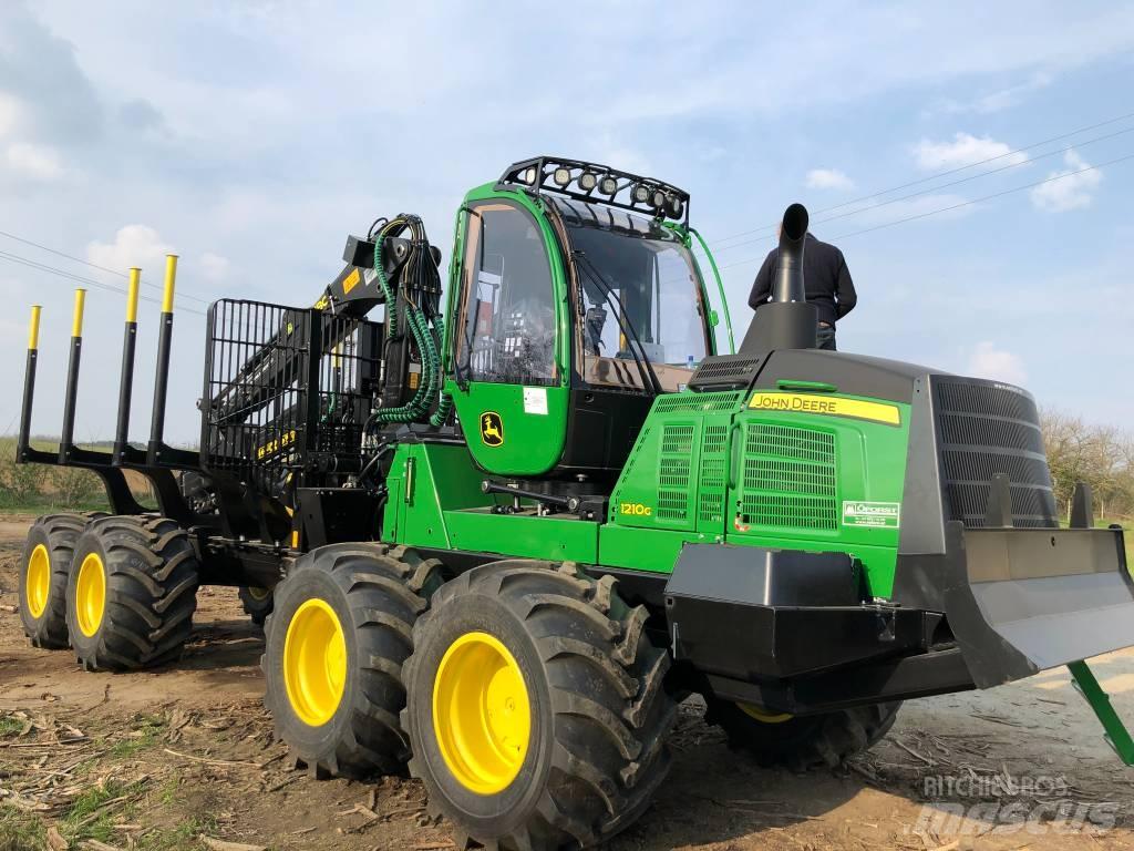John Deere 1210 G Skotare
