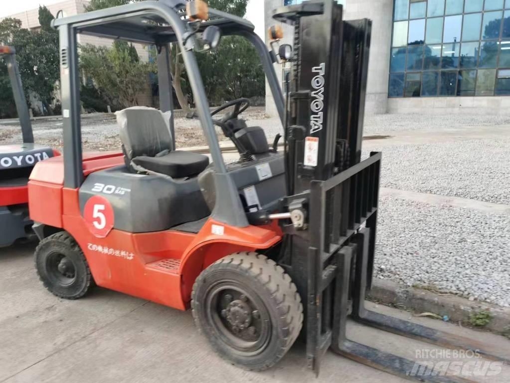 Toyota 7FD 30 Dieselmotviktstruckar