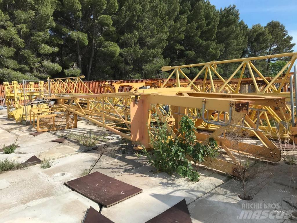 Potain MD 220 Byggkranar