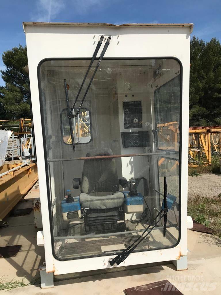 Potain MD 220 Byggkranar