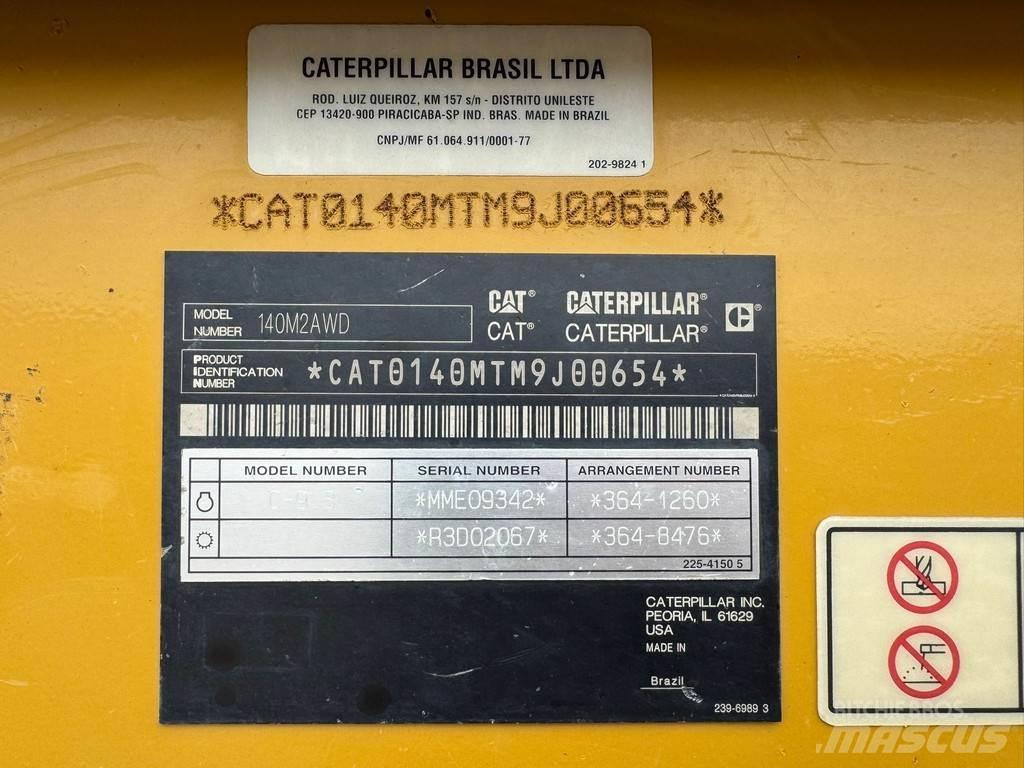 CAT 140M2 AWD Väghyvlar