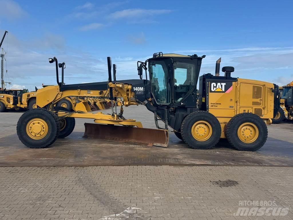 CAT 140M2 AWD Väghyvlar