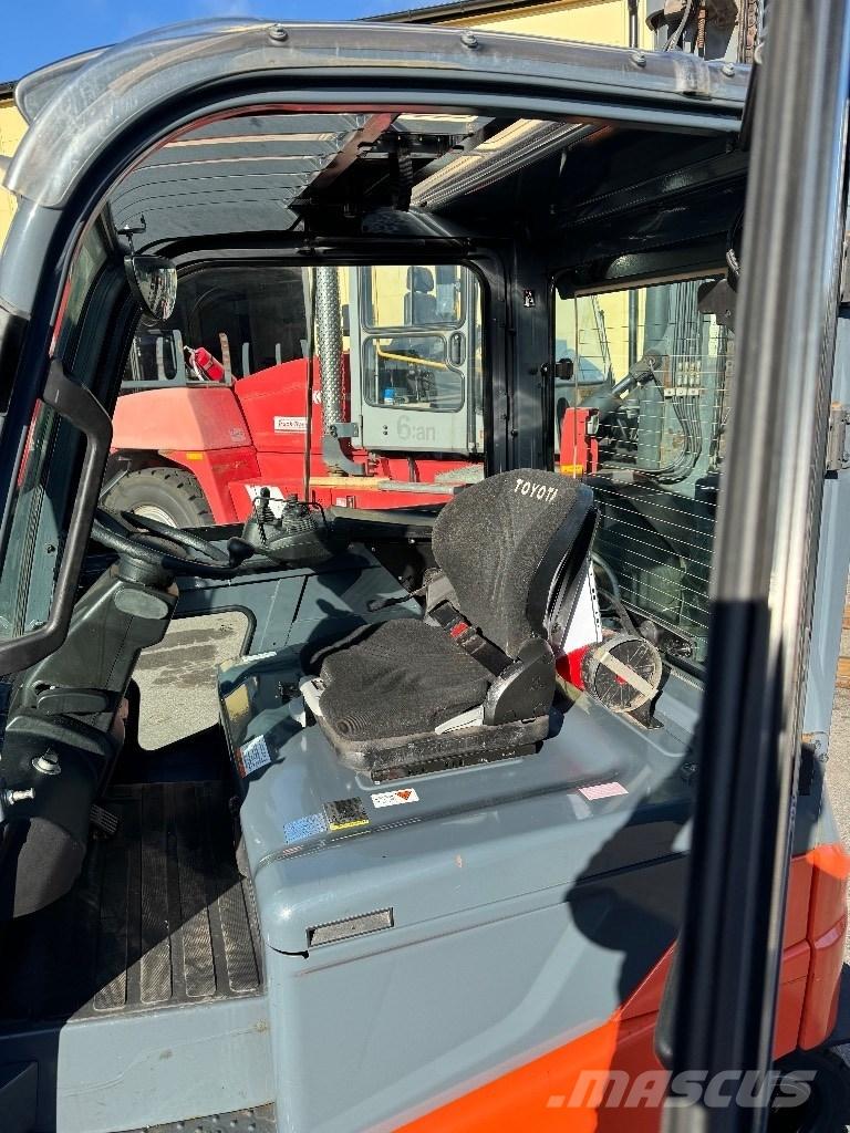 Toyota 8FBMKT25 Elmotviktstruckar