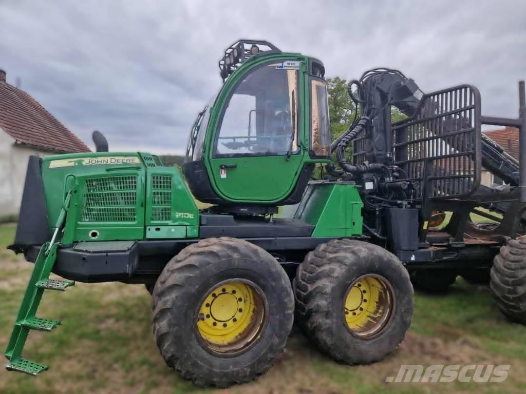 John Deere 1110 E Skotare