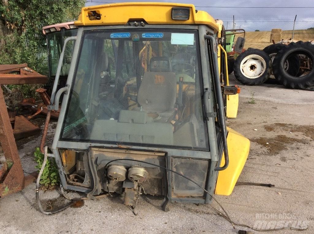 Komatsu WB 97 R Hytter och interiör