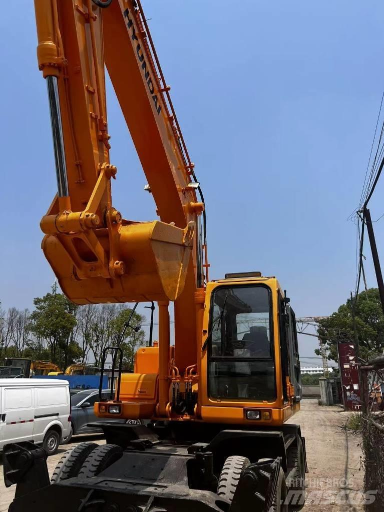 Hyundai R210W-7 Hjulgrävare