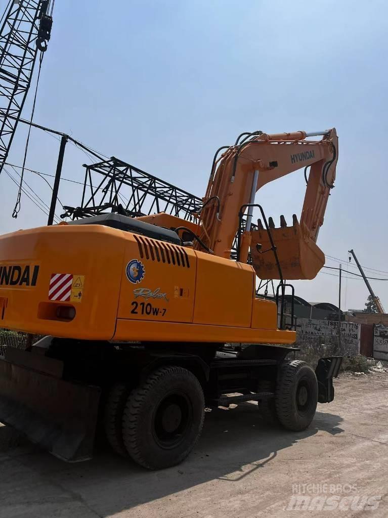 Hyundai R210W-7 Hjulgrävare