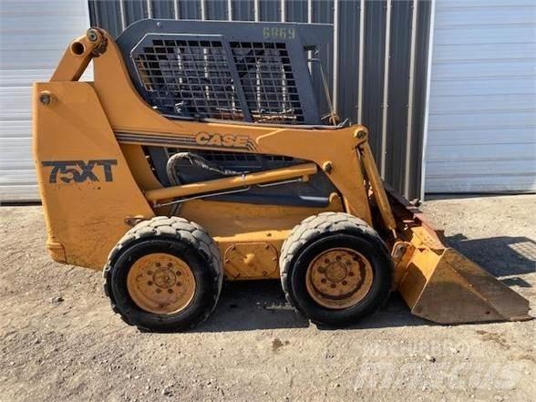 CASE 75XT Kompaktlastare