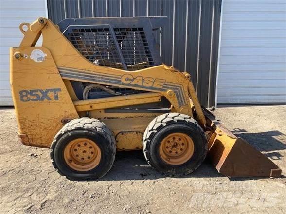 CASE 85XT Kompaktlastare