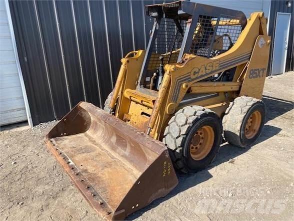 CASE 85XT Kompaktlastare