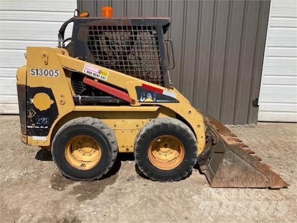 CAT 228 Kompaktlastare