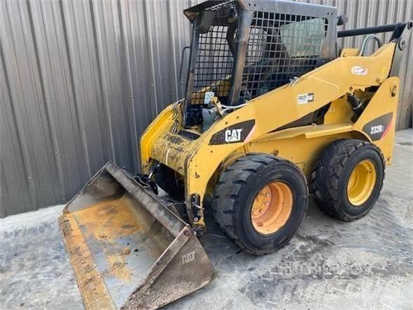 CAT 232B2 Kompaktlastare