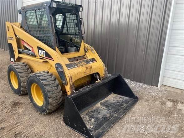 CAT 236 Kompaktlastare