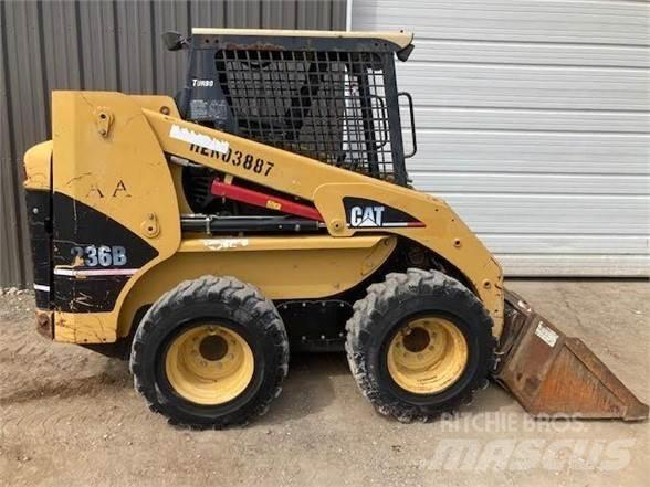 CAT 236B Kompaktlastare