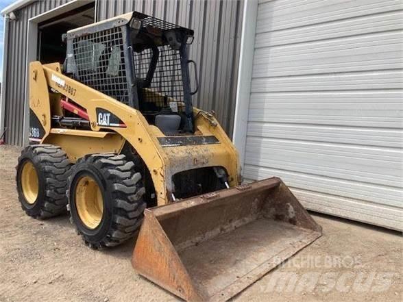 CAT 236B Kompaktlastare