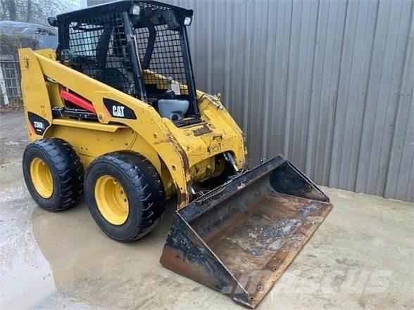 CAT 236B2 Kompaktlastare