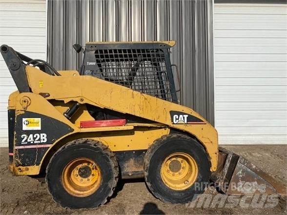 CAT 242B Kompaktlastare