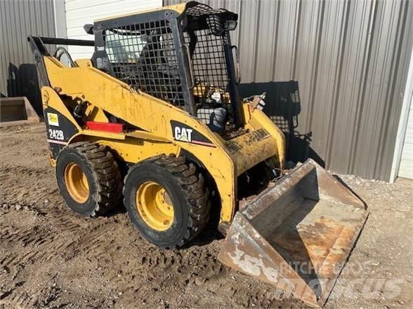 CAT 242B Kompaktlastare
