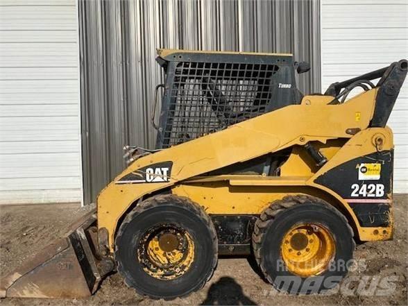 CAT 242B Kompaktlastare