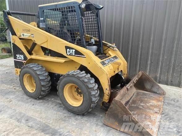 CAT 252B Kompaktlastare