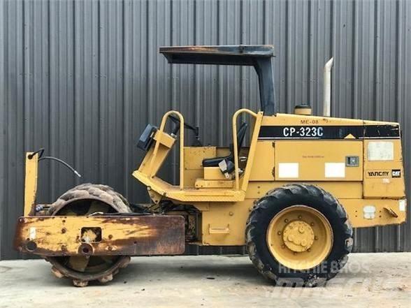 CAT CP-323C Envalsvältar