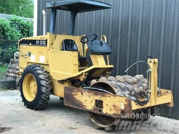 CAT CP-323C Envalsvältar