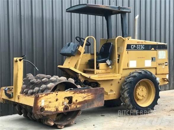 CAT CP-323C Envalsvältar