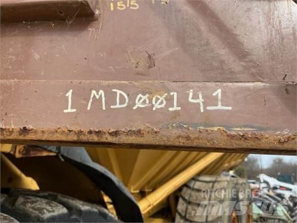 CAT D400 Midjestyrd dumper