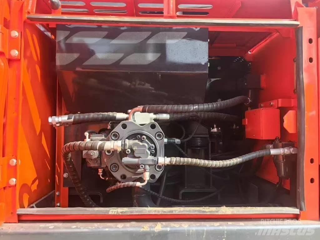 Doosan DX 225 LC Bandgrävare