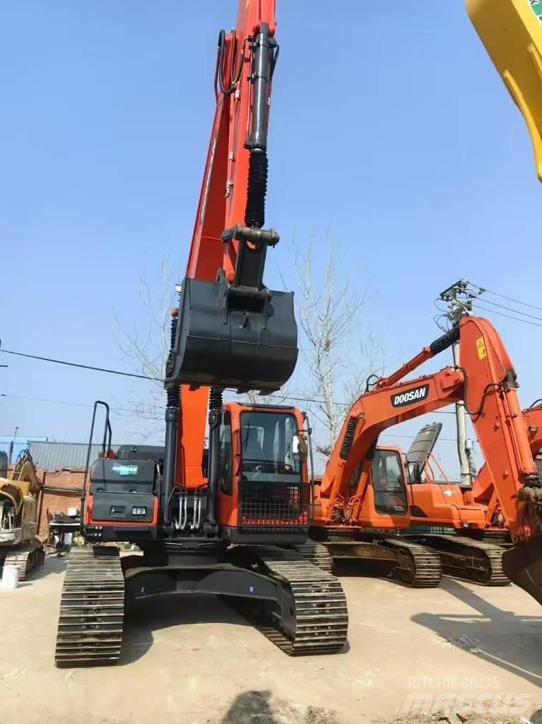 Doosan DX 225 LC Bandgrävare