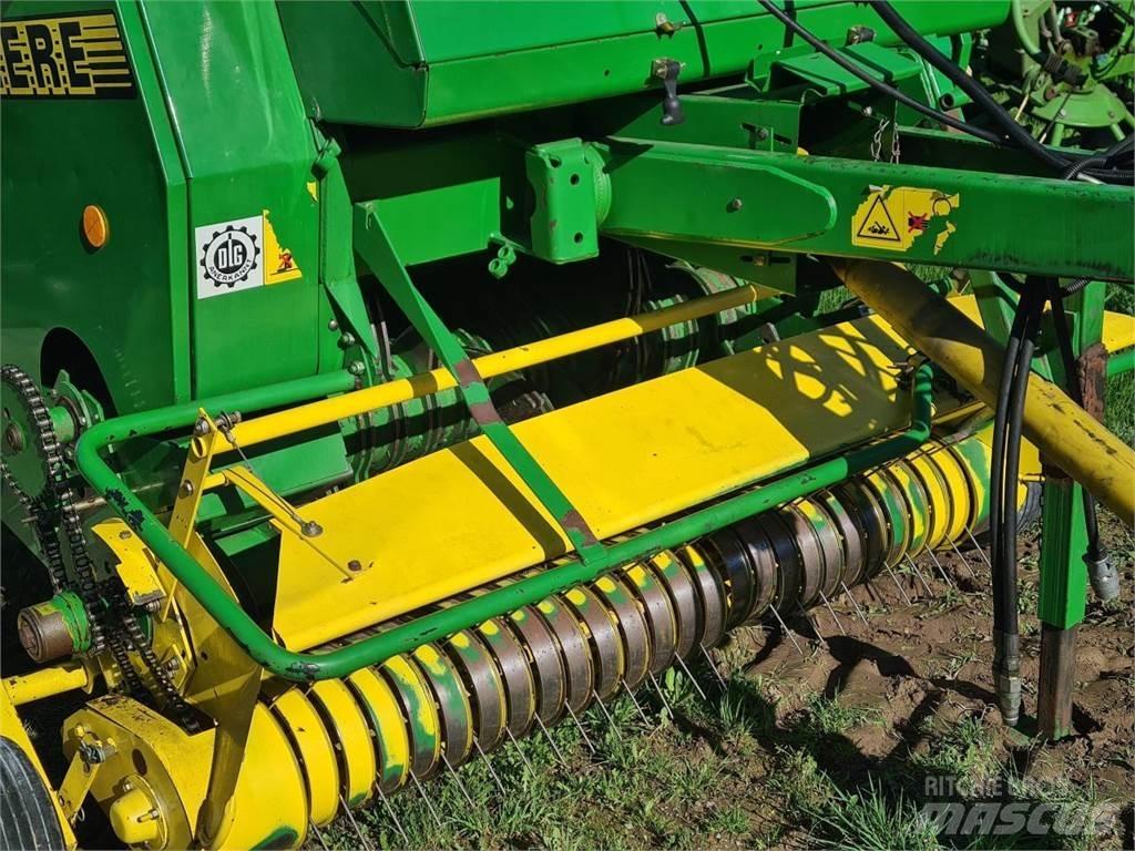 John Deere 590 Rundbalspressar