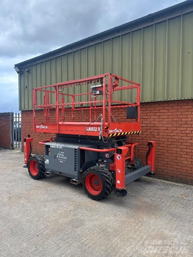 SkyJack SJ 6832 RT Saxliftar