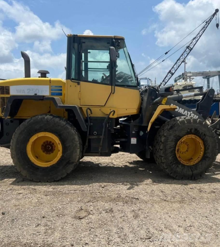 Komatsu WA 250 PZ-6 Hjullastare