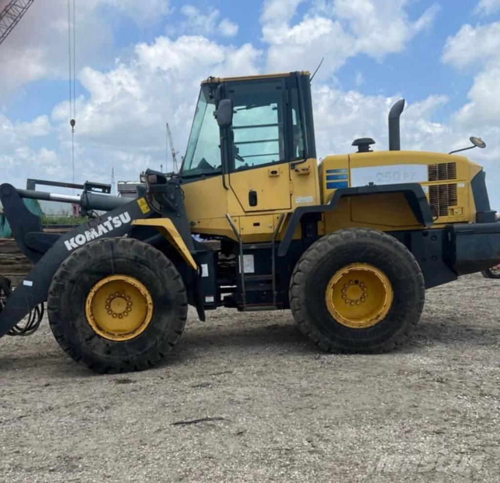 Komatsu WA 250 PZ-6 Hjullastare