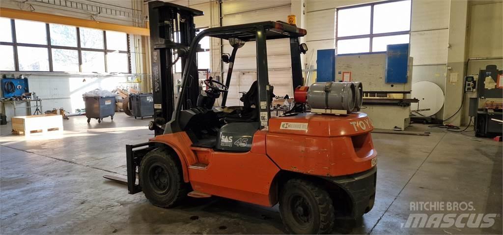 Toyota 7FG40 Gasolmotviktstruckar