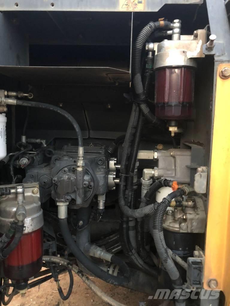 New Holland E 145 Bandgrävare