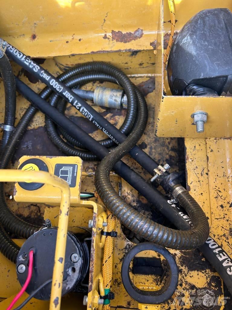 CAT 313 F LGC Bandgrävare