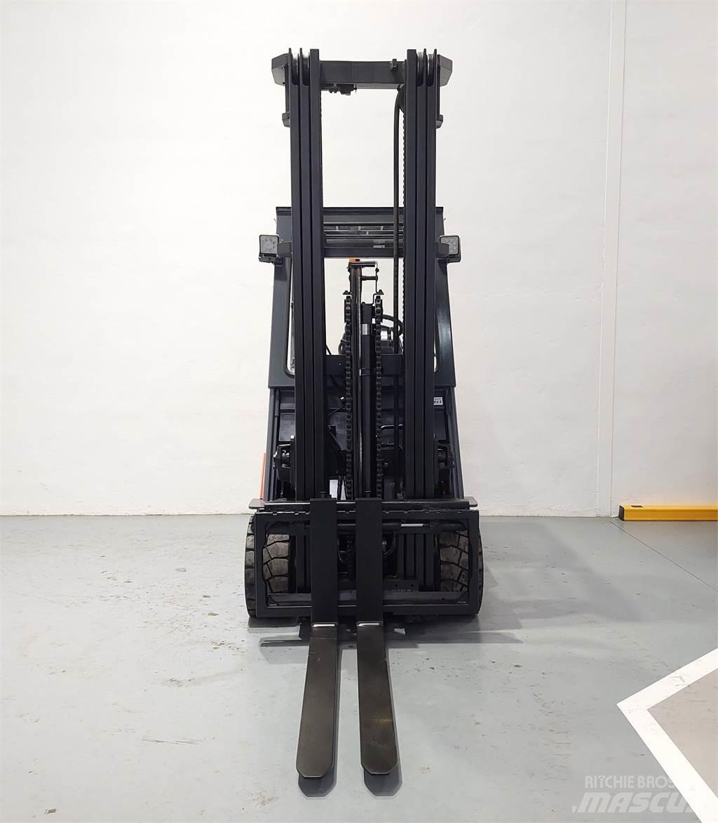 Toyota 7FBMF30 Elmotviktstruckar