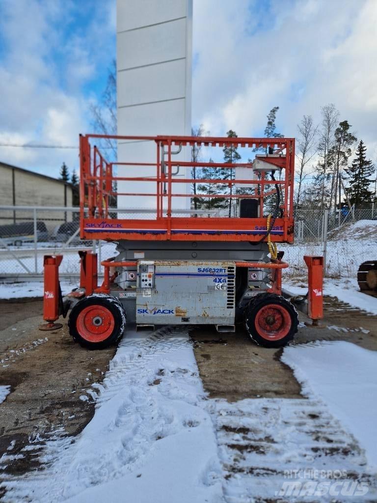 SkyJack SJ 6832 RT Saxliftar