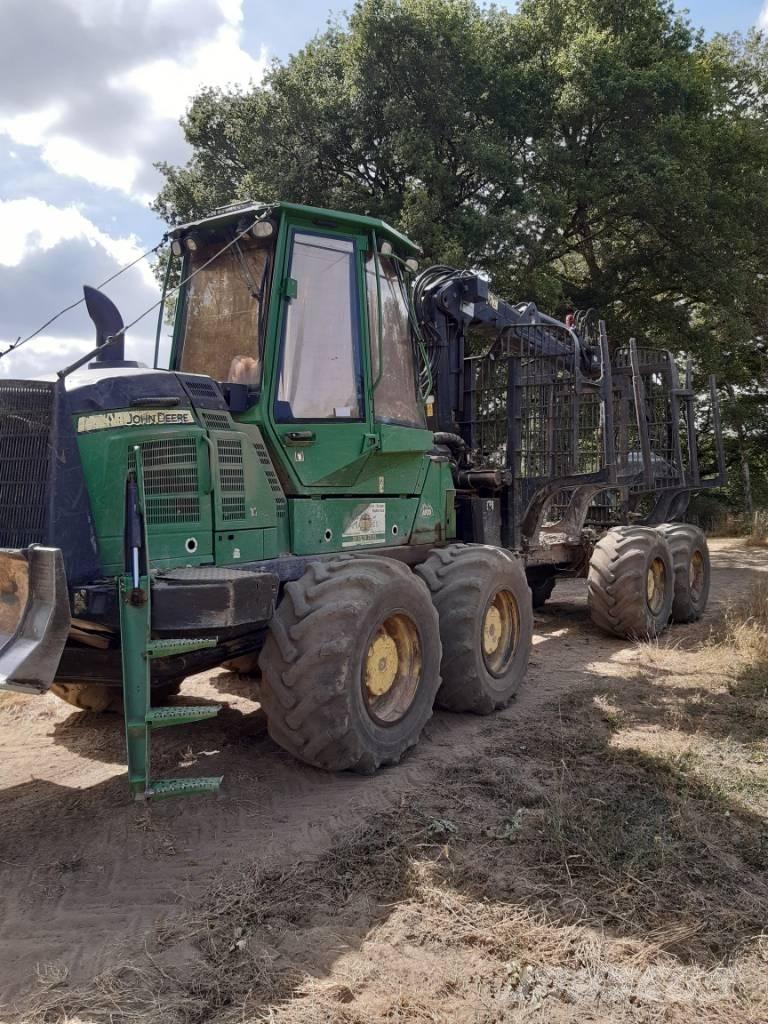 John Deere 1210 G Skotare