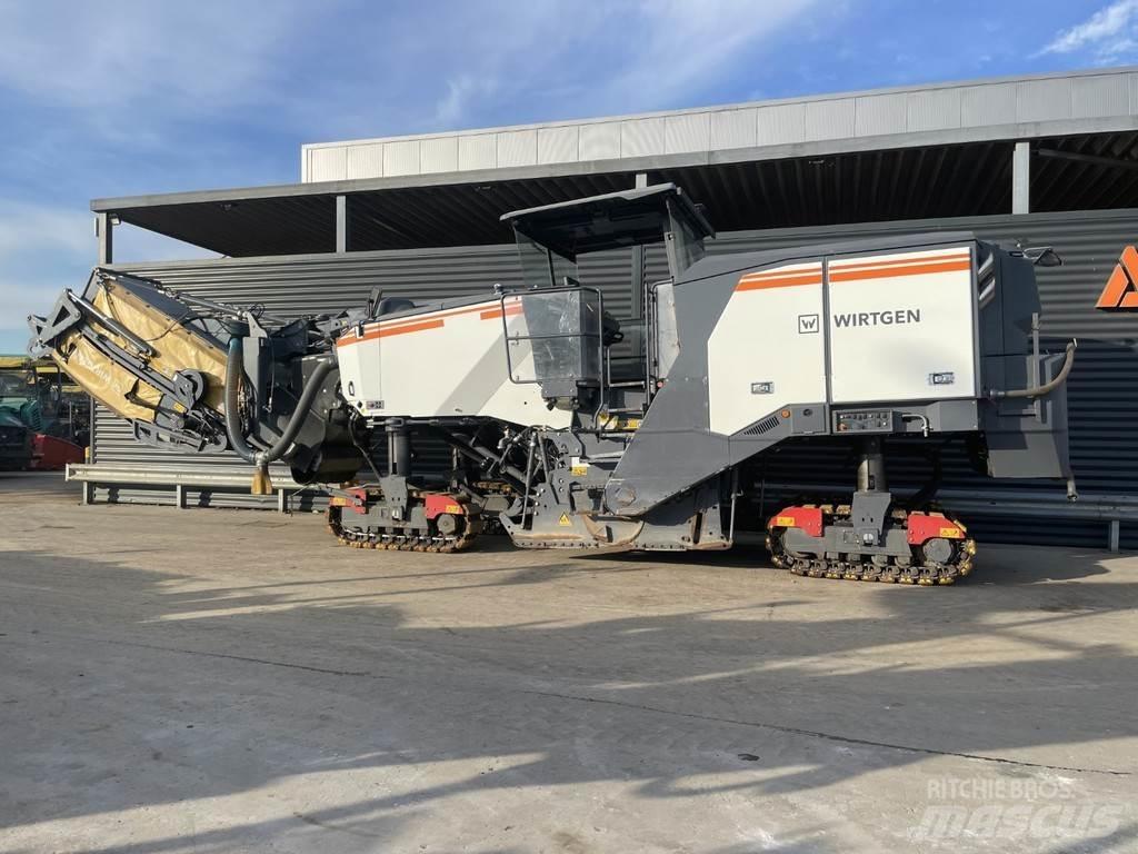 Wirtgen W 220 FI Asfaltskallfräsmaskiner