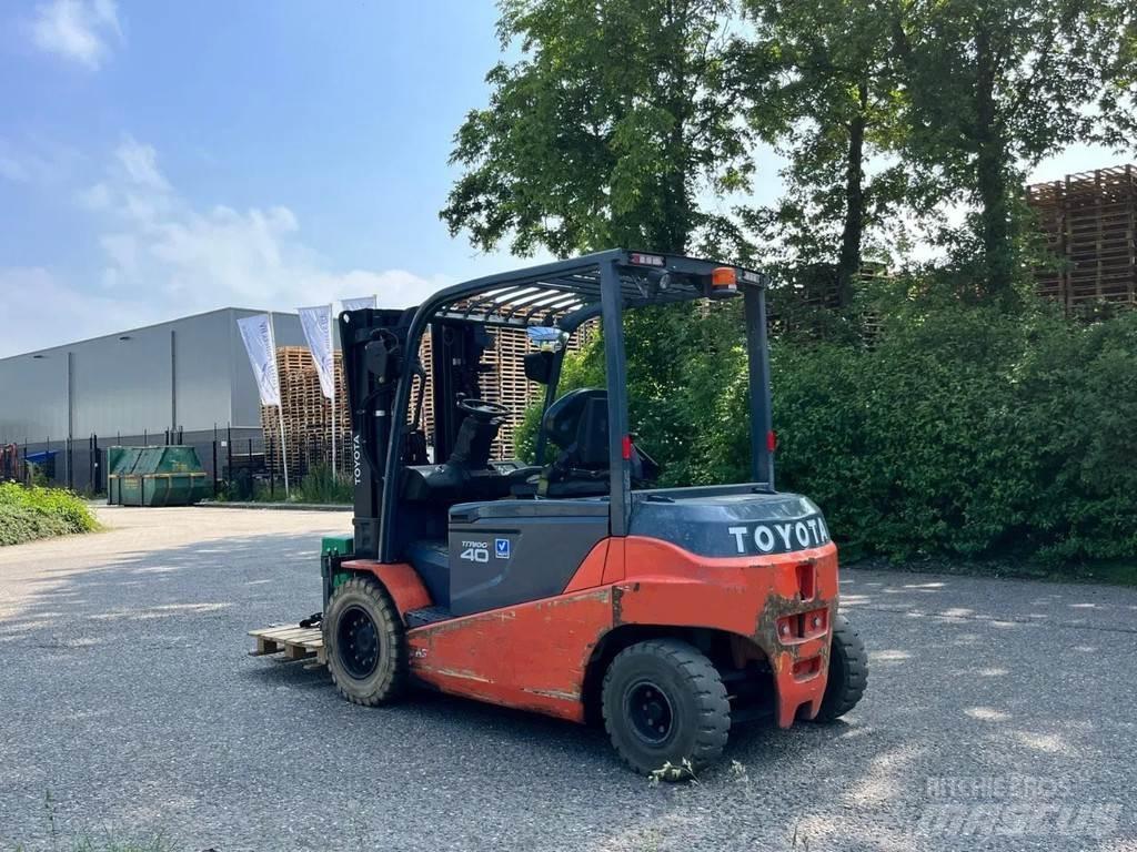 Toyota 8FBMT40 Elmotviktstruckar