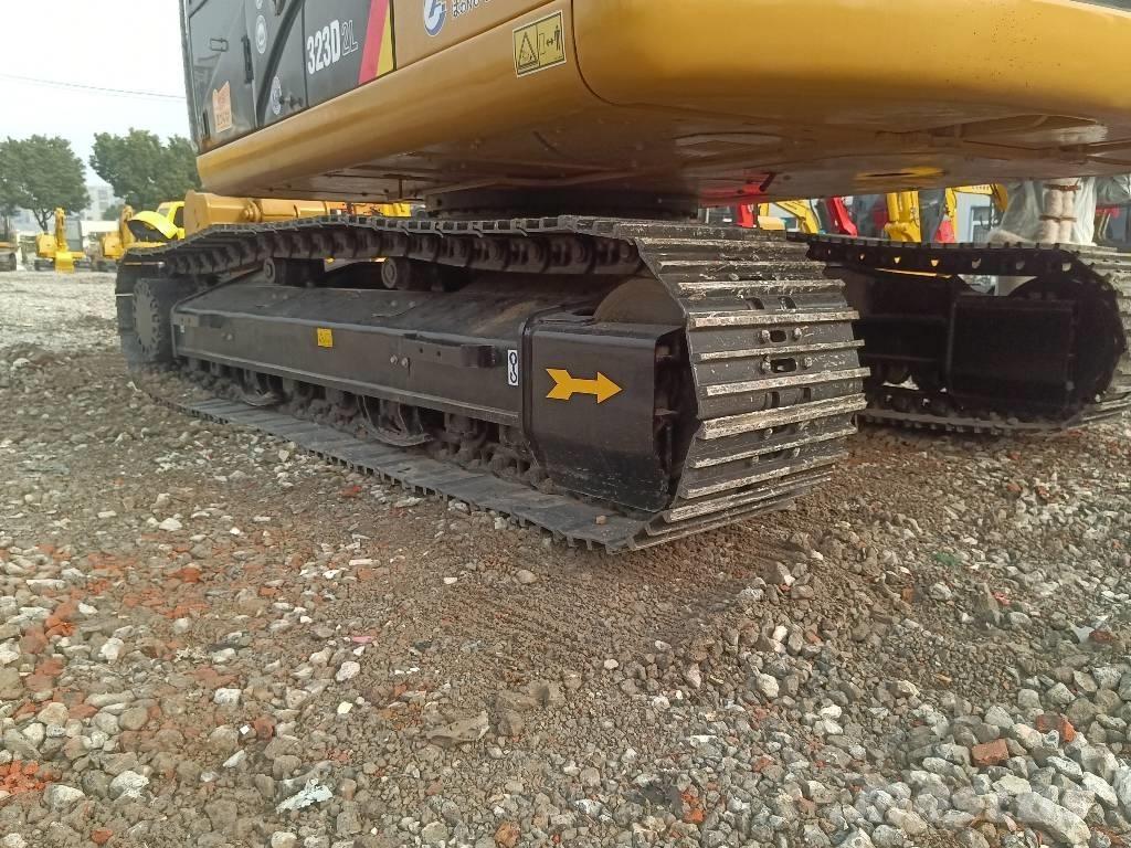 CAT 323 D Bandgrävare
