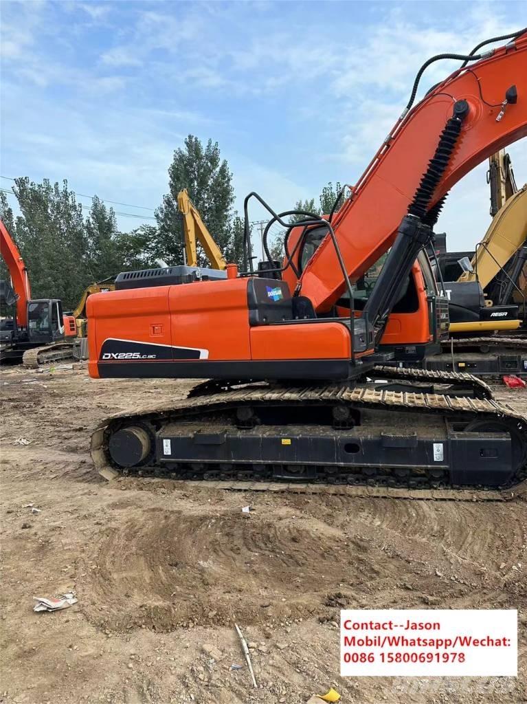 Doosan DX 225 LCA Bandgrävare