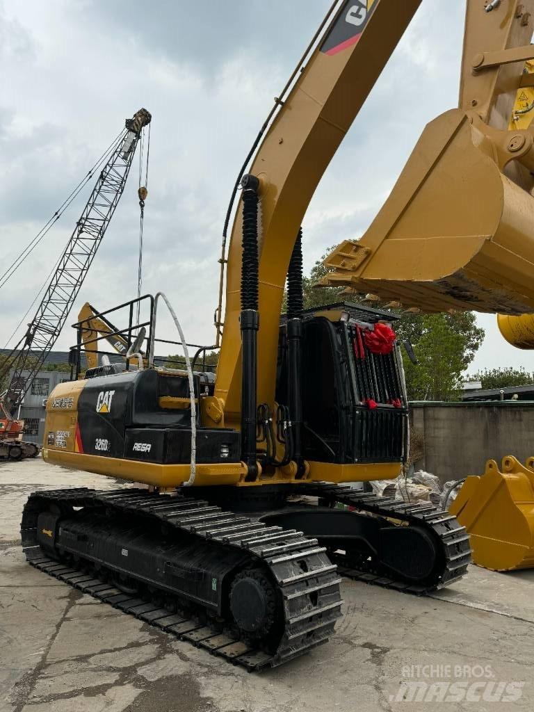 CAT 326D2 Bandgrävare