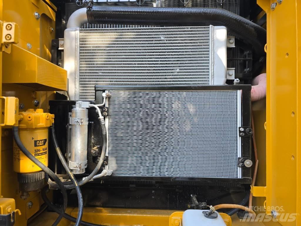 CAT 320D2 Bandgrävare