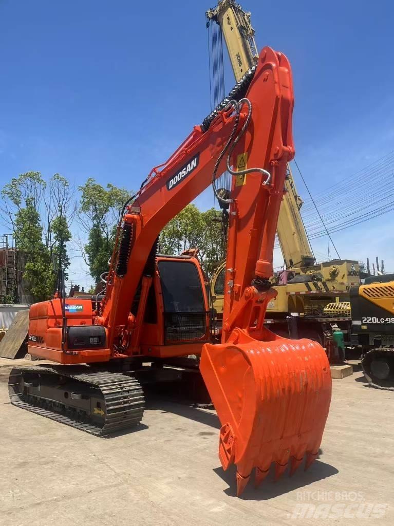 Doosan DX 140 LC Bandgrävare