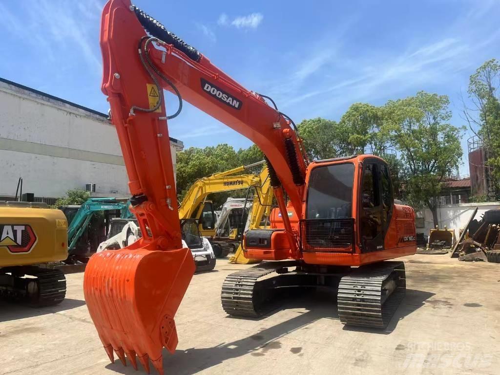 Doosan DX 140 LC Bandgrävare
