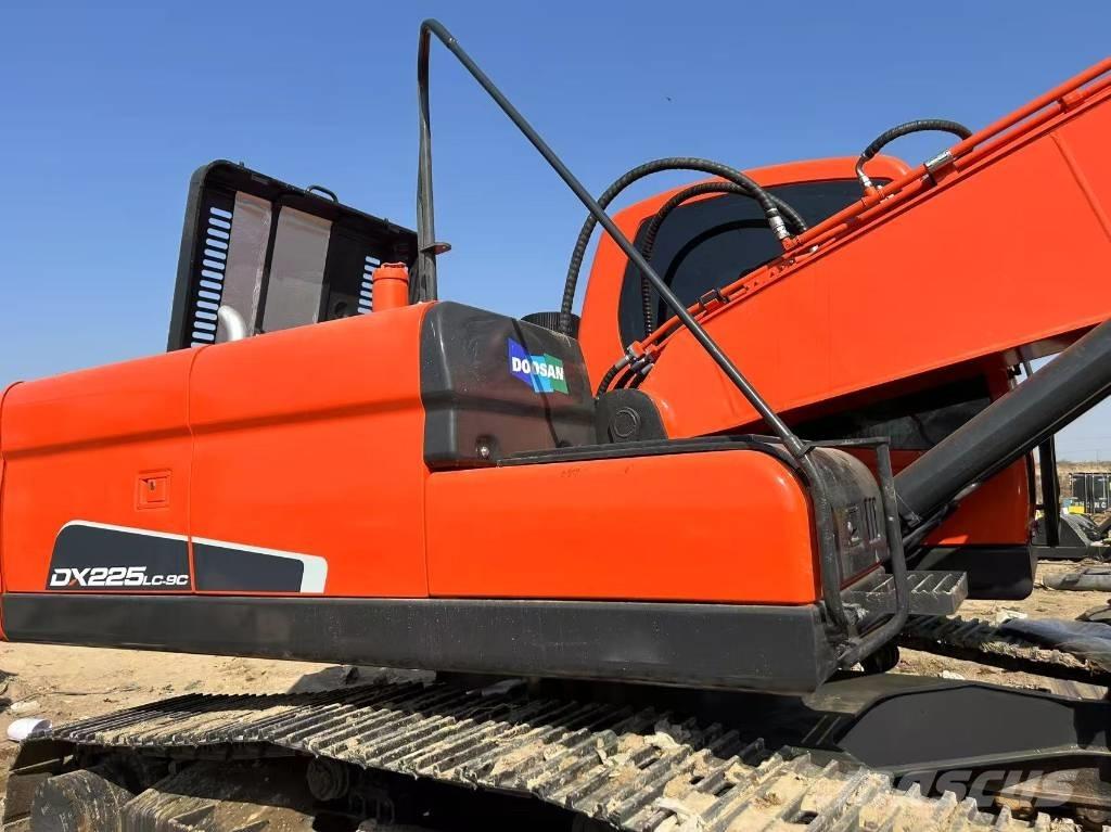 Doosan DX225LC-9C Bandgrävare
