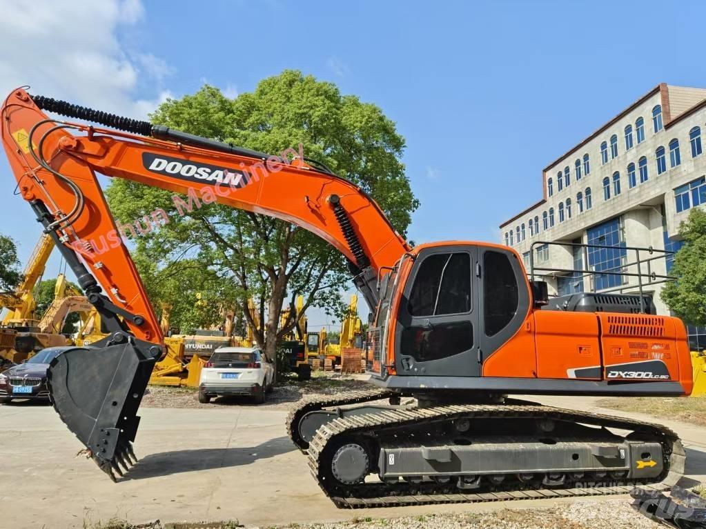 Doosan DX 300 Bandgrävare